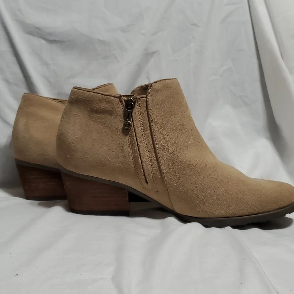 Blondo tan side zip Chelsea style bootie waterproof